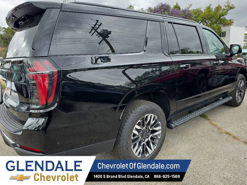 Used 2025 Chevrolet Suburban Z71 AWD/4WD image 9