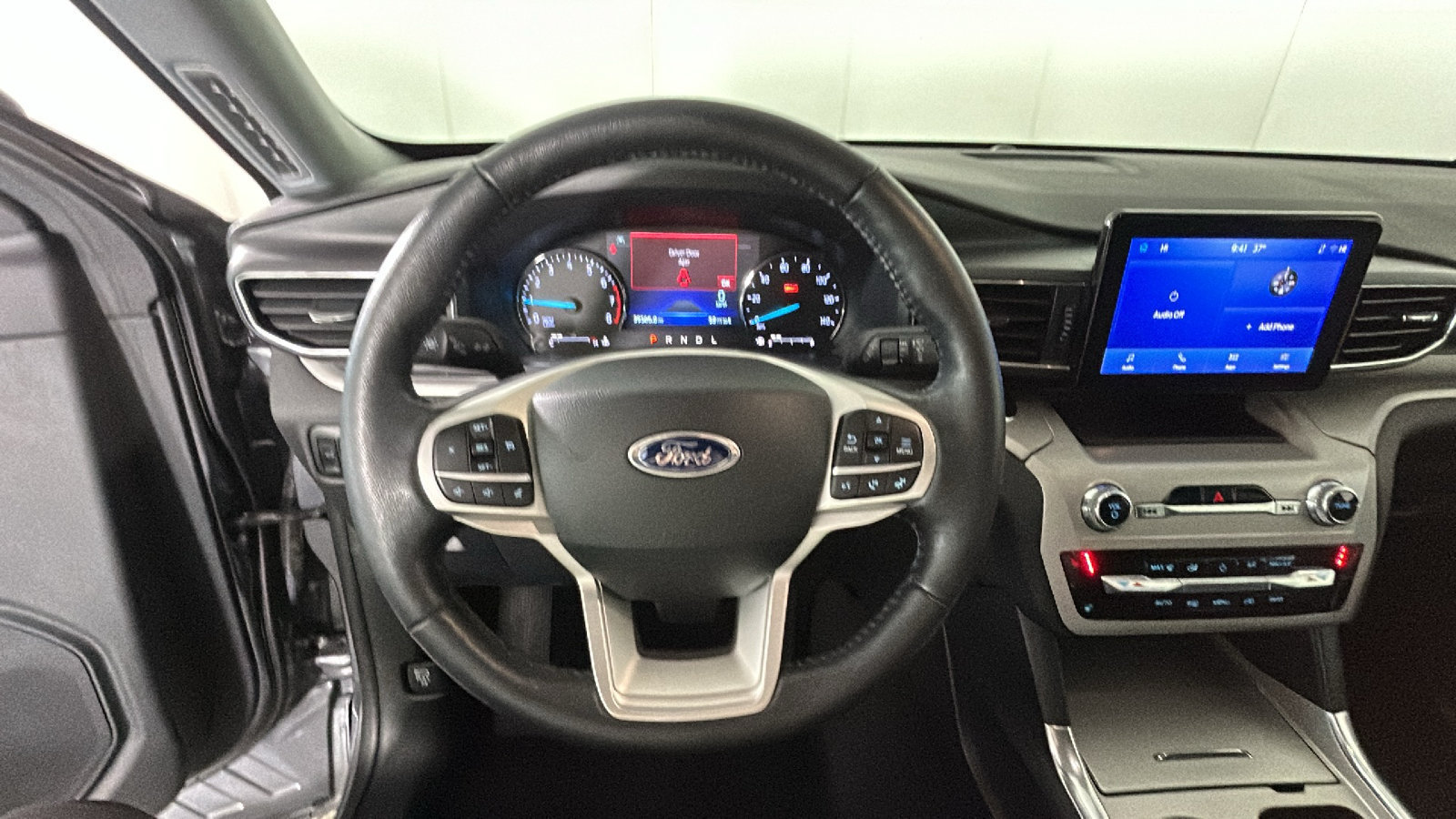 Used 2023 Ford Explorer XLT w/ Equipment Group 202A AWD/4WD image 17