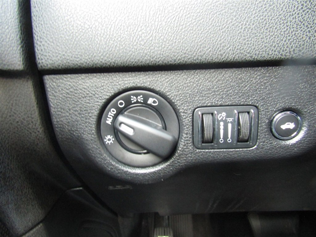 Used 2015 Dodge Charger SE w/ Sport Appearance Group image 35