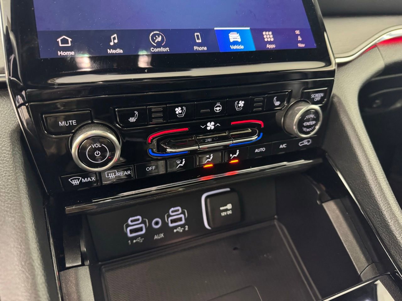 Used 2024 Jeep Grand Cherokee Overland w/ Luxury Tech Group IV image 20