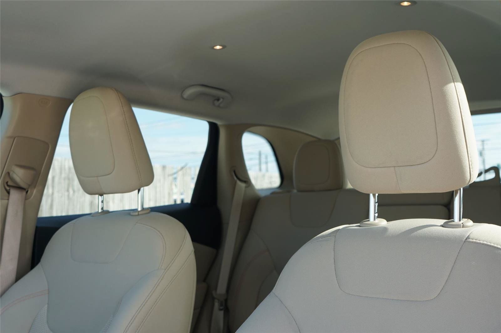 Used 2019 Jeep Cherokee Latitude w/ Popular Appearance Group FWD image 11