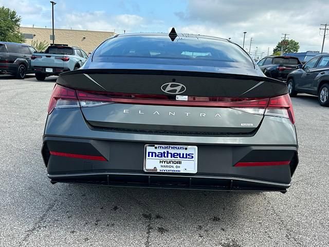 New 2025 Hyundai Elantra SEL image 5