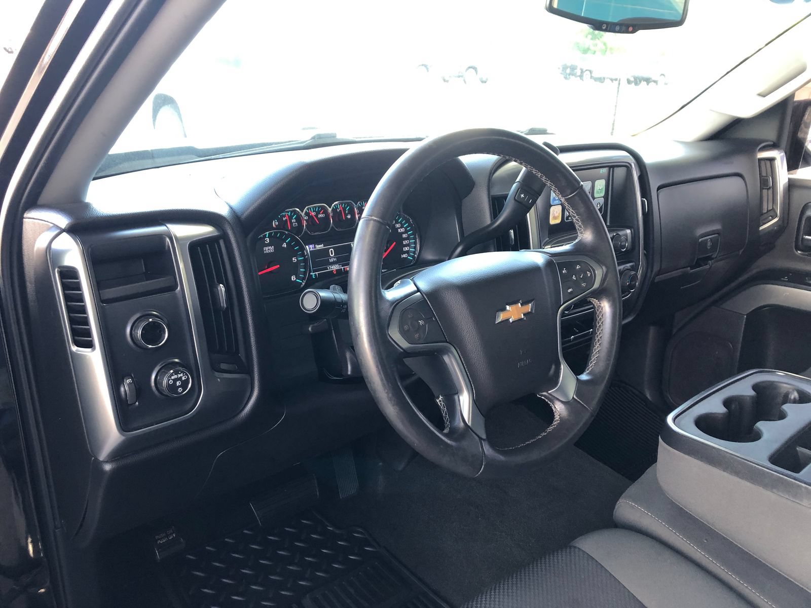 Used 2017 Chevrolet Silverado 1500 LT w/ LT Convenience Package AWD/4WD image 9