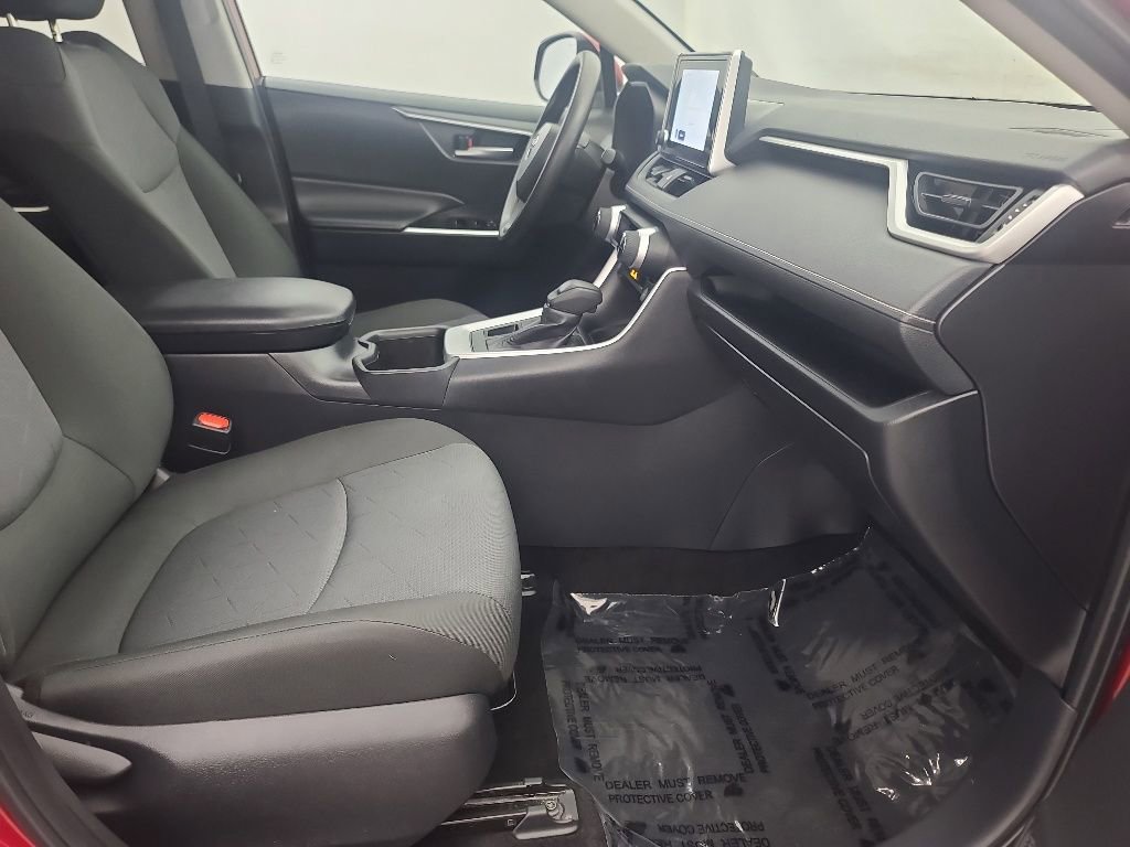 Used 2025 Toyota RAV4 XLE AWD/4WD image 16