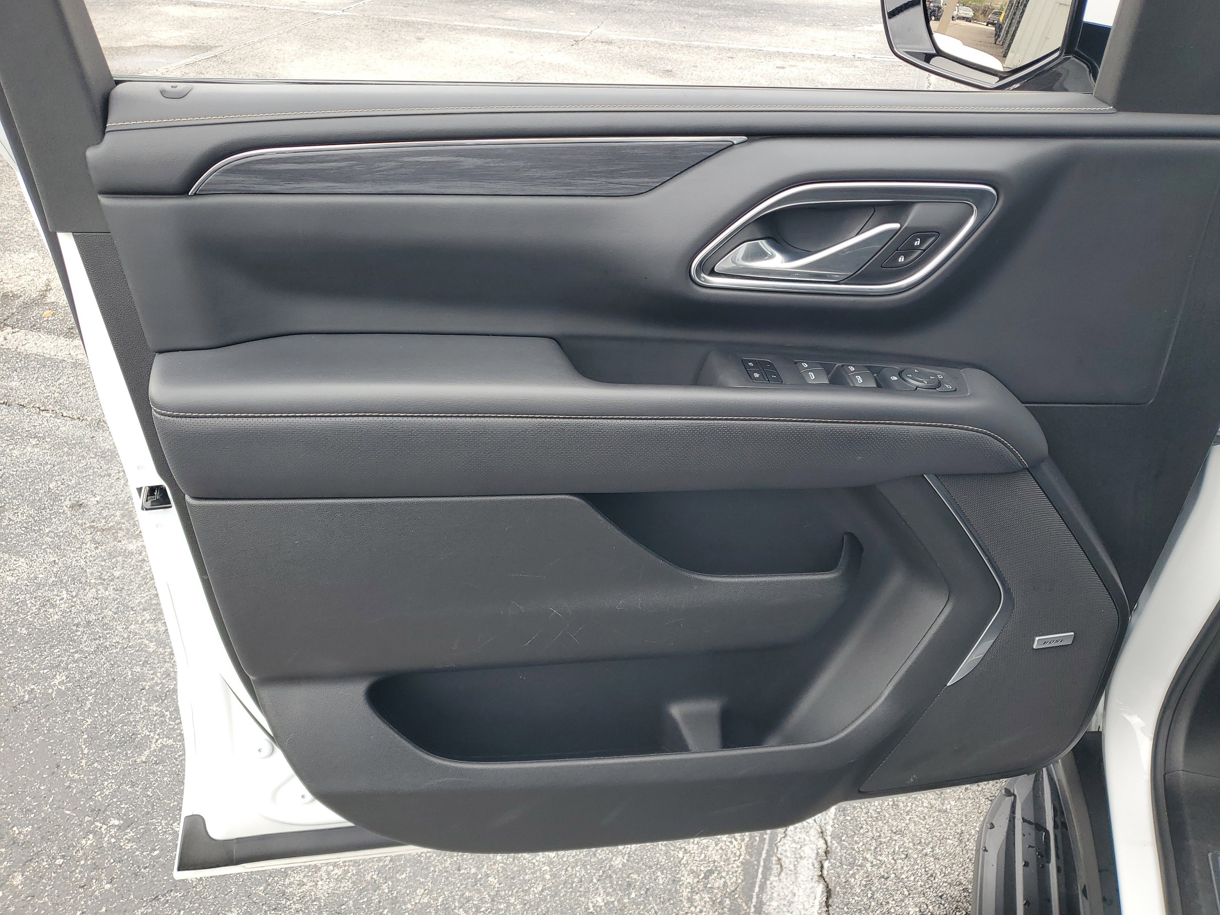 Used 2024 GMC Yukon XL SLT image 10