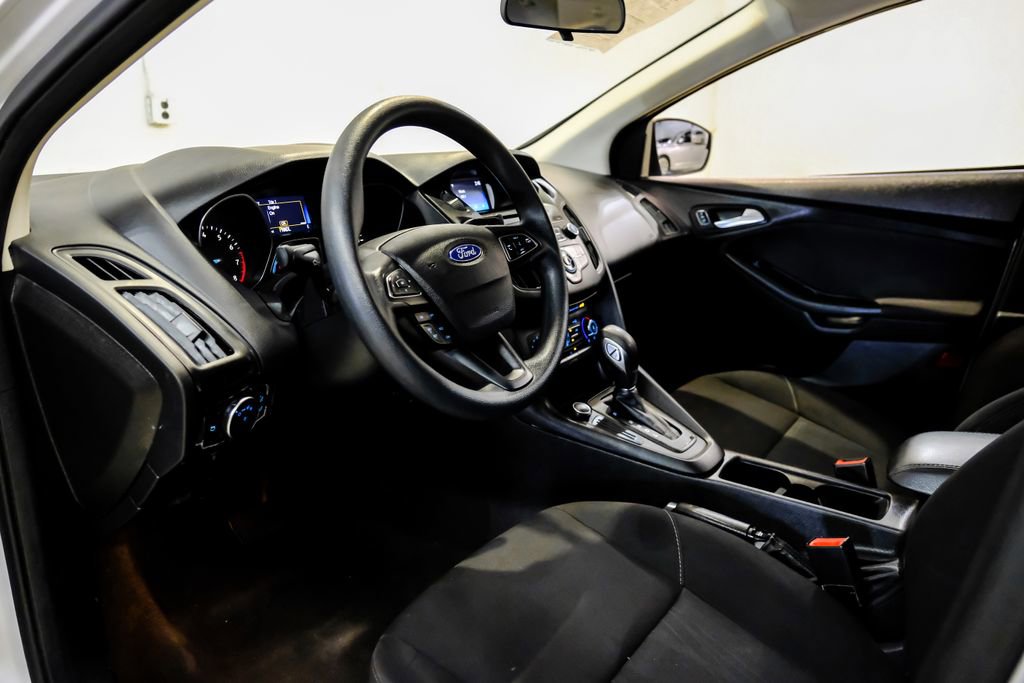 Used 2017 Ford Focus SE FWD image 3