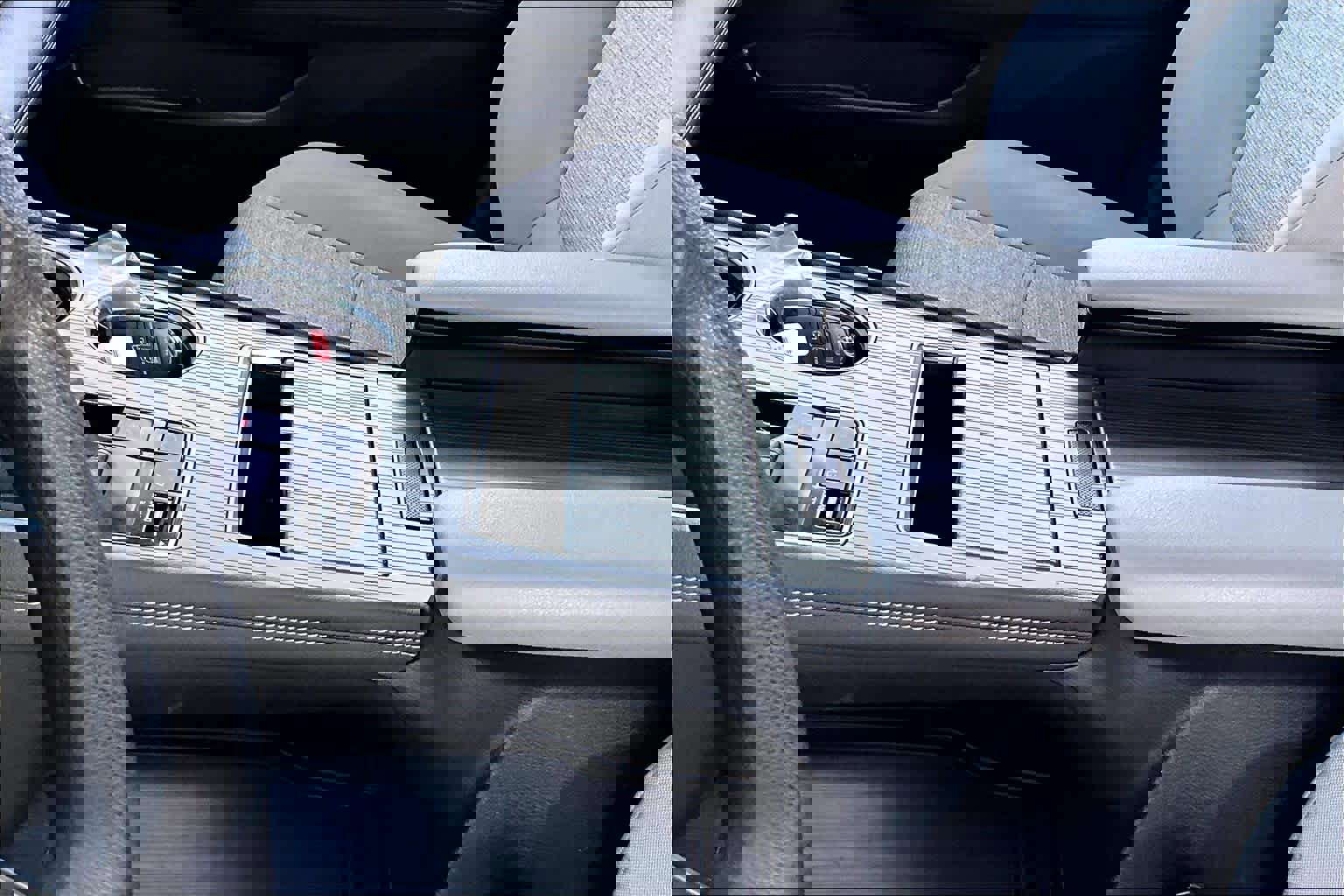 Used 2025 Toyota Sienna LE w/ LE Plus Package image 14