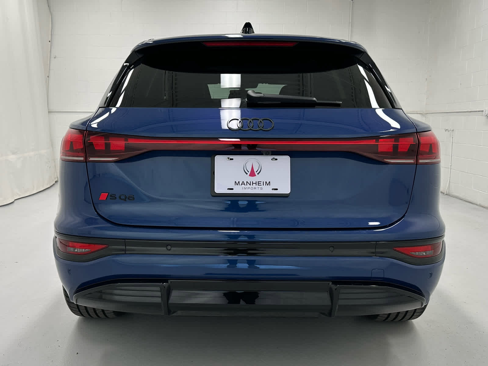 Used 2025 Audi SQ6 e-tron Prestige w/ 21" Black Optic Wheel Package image 6
