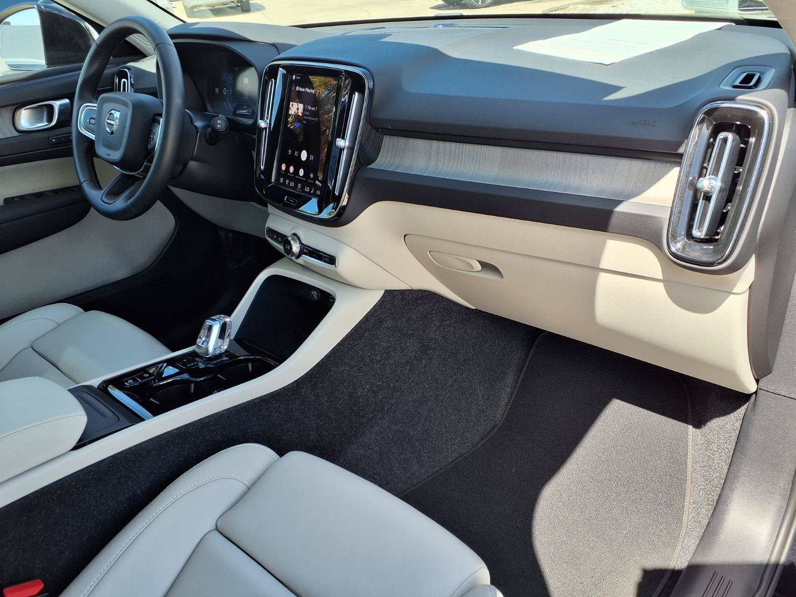 Certified 2025 Volvo XC40 B5 Ultra AWD/4WD image 10