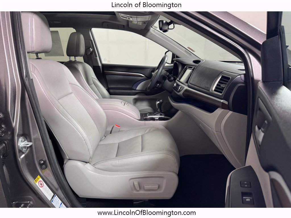 Used 2016 Toyota Highlander Limited Platinum AWD/4WD image 10