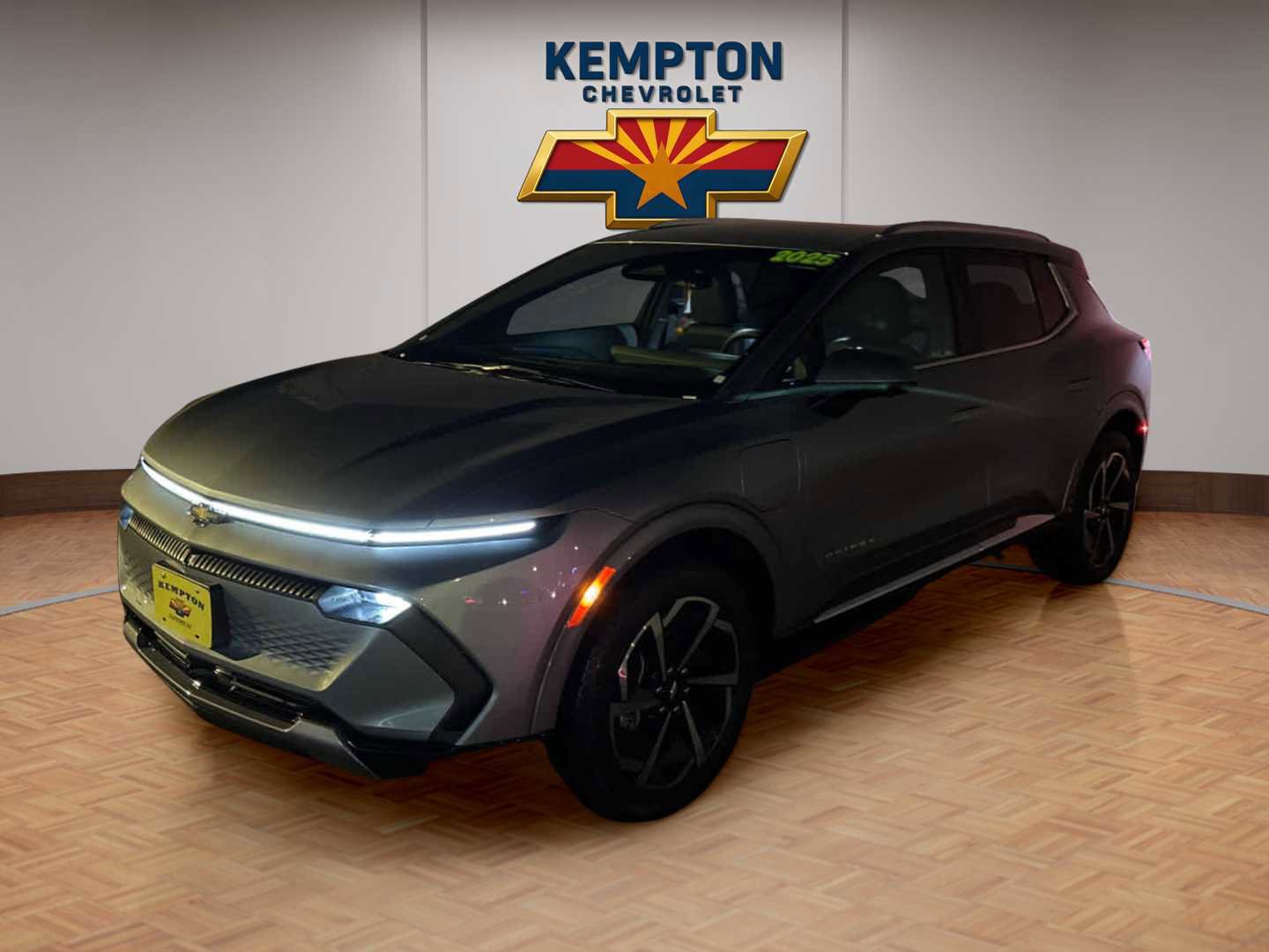 Used 2025 Chevrolet Equinox EV LT w/ Convenience Package image 2