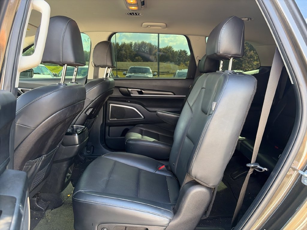 Used 2024 Kia Telluride S FWD image 23