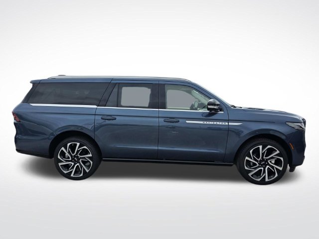 New 2027 Lincoln Navigator L Reserve RWD image 2