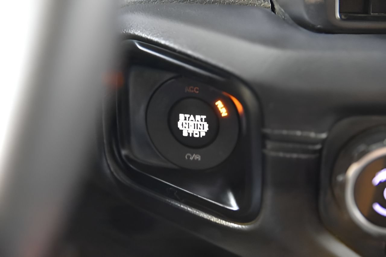 Used 2025 Jeep Wrangler Unlimited Sahara AWD/4WD image 33