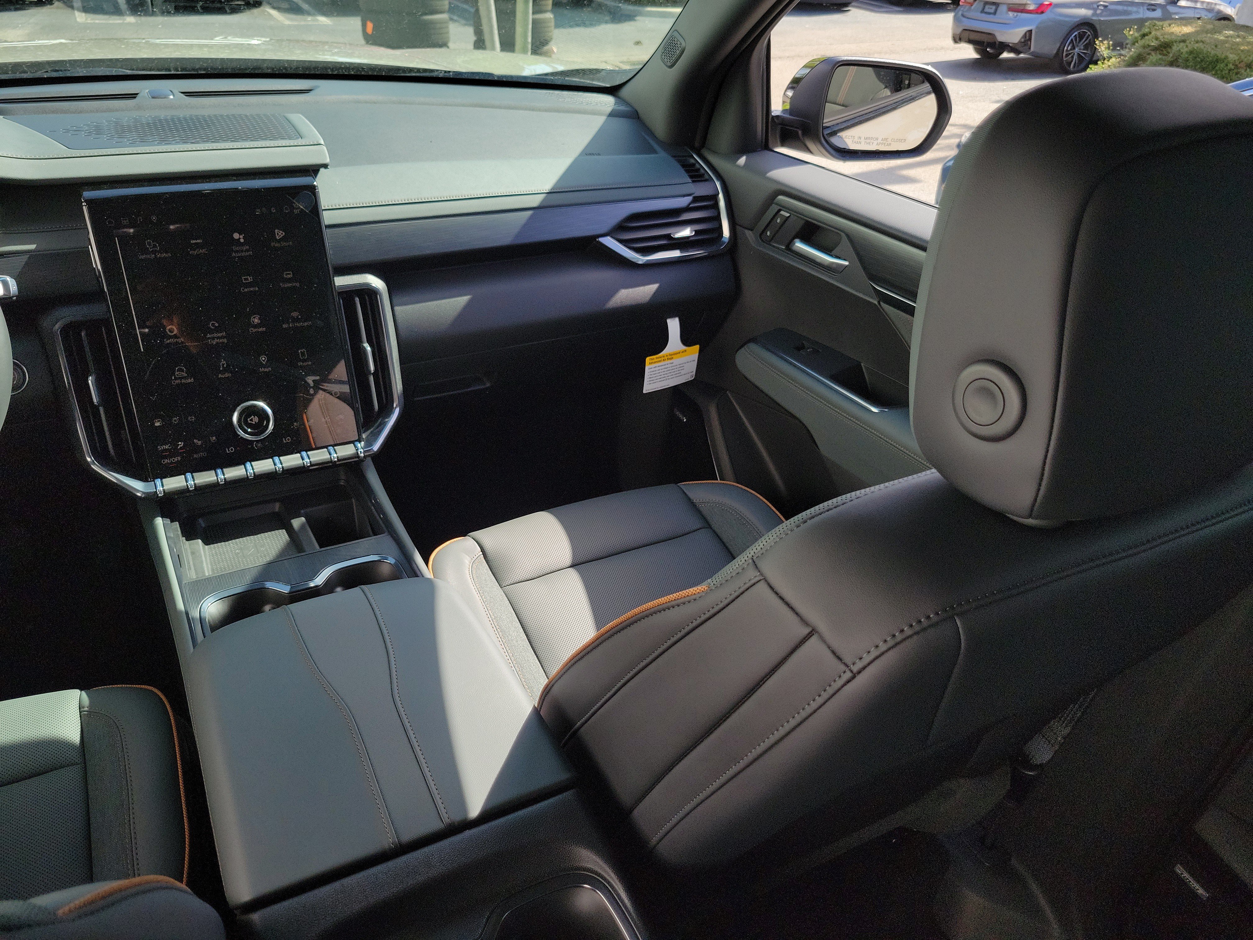 New 2026 GMC Acadia AT4 w/ LPO, Adventure Package AWD/4WD image 18