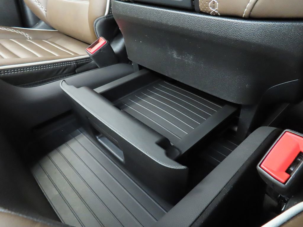 Used 2025 GMC Yukon Denali Ultimate image 32