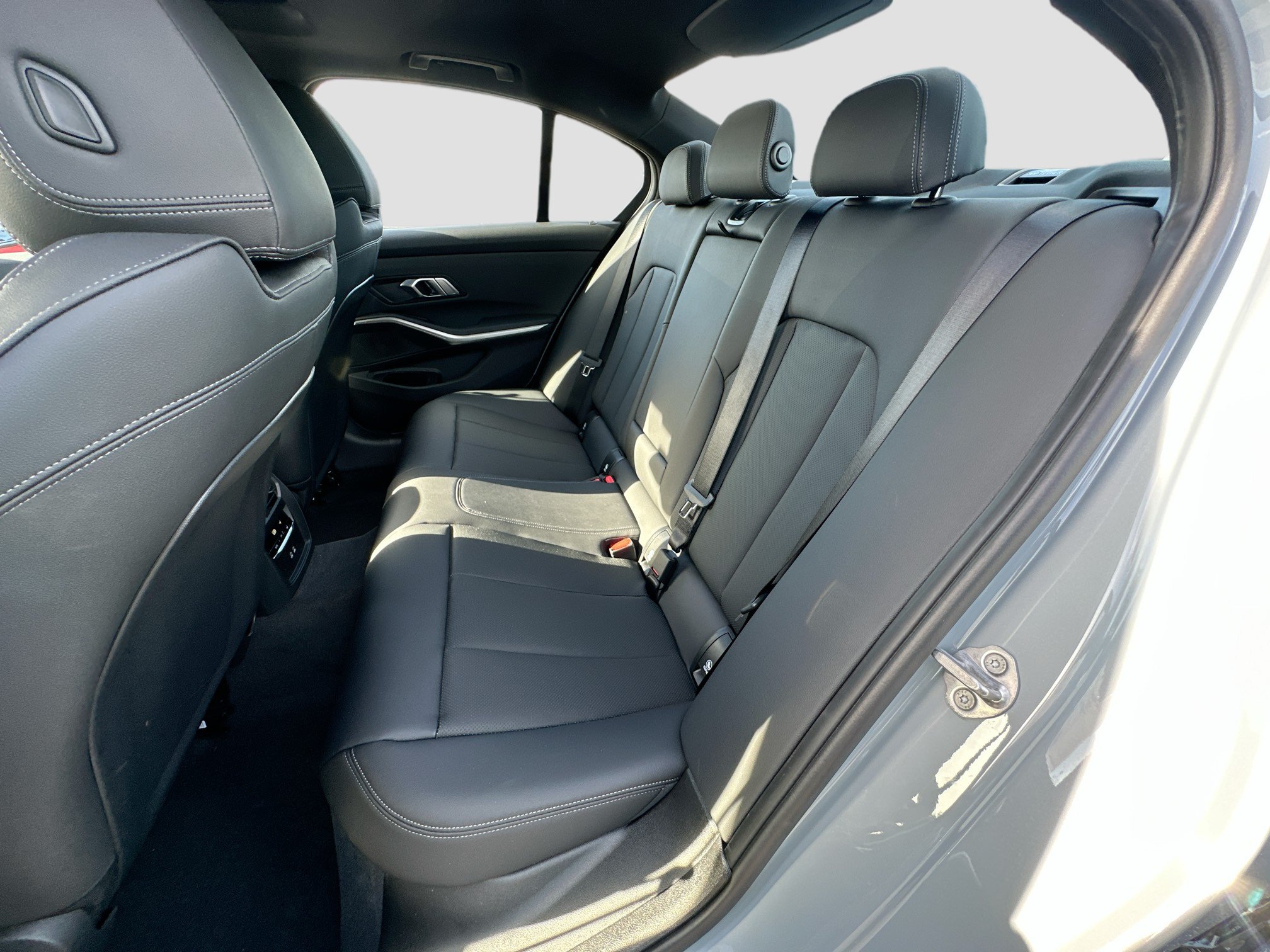 New 2026 BMW 330i Sedan w/ M Sport Package RWD image 19