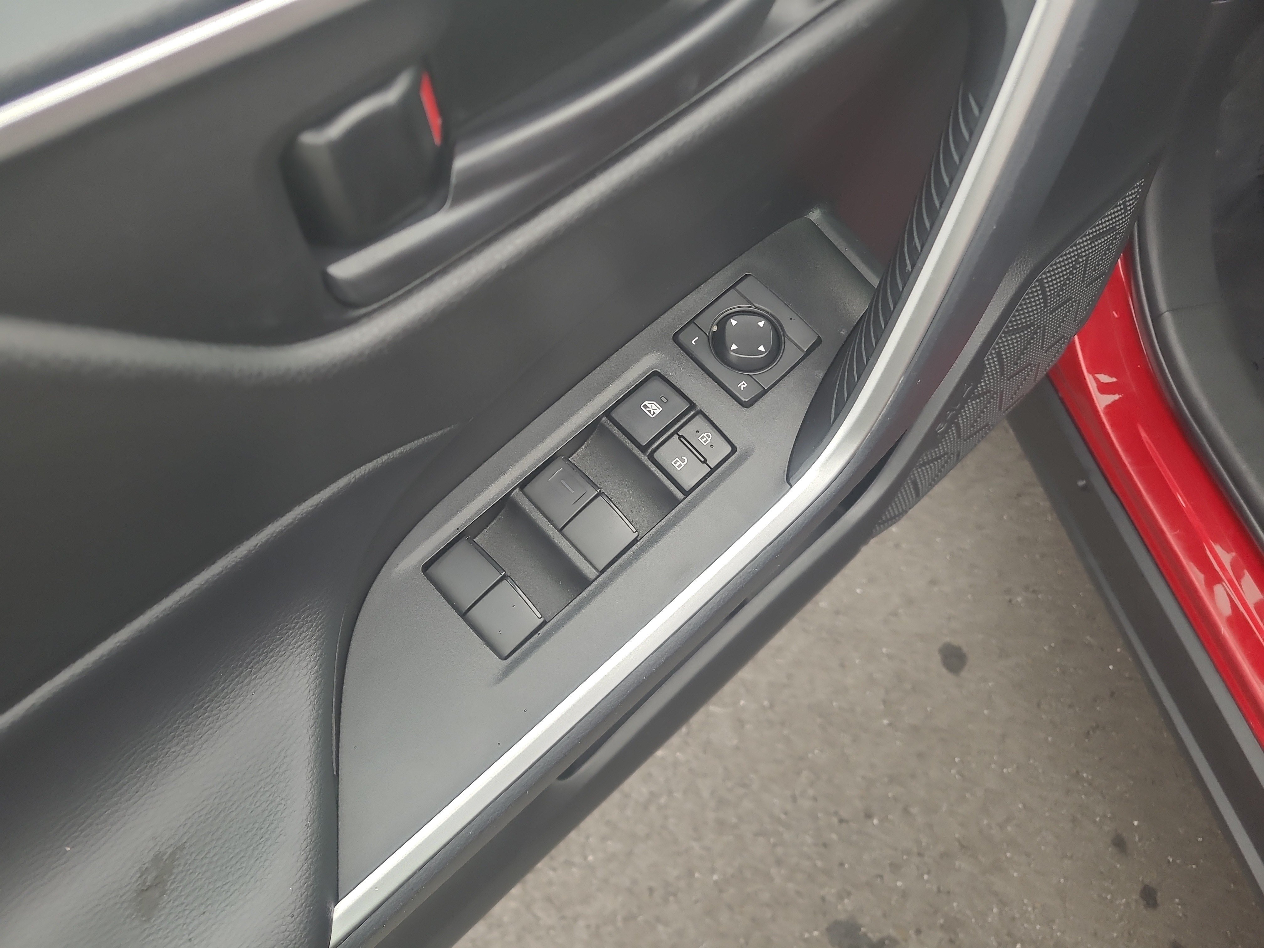 Used 2024 Toyota RAV4 LE AWD/4WD image 13