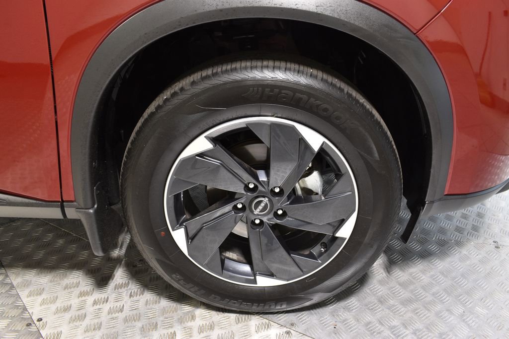 Used 2025 Nissan Rogue SV image 47