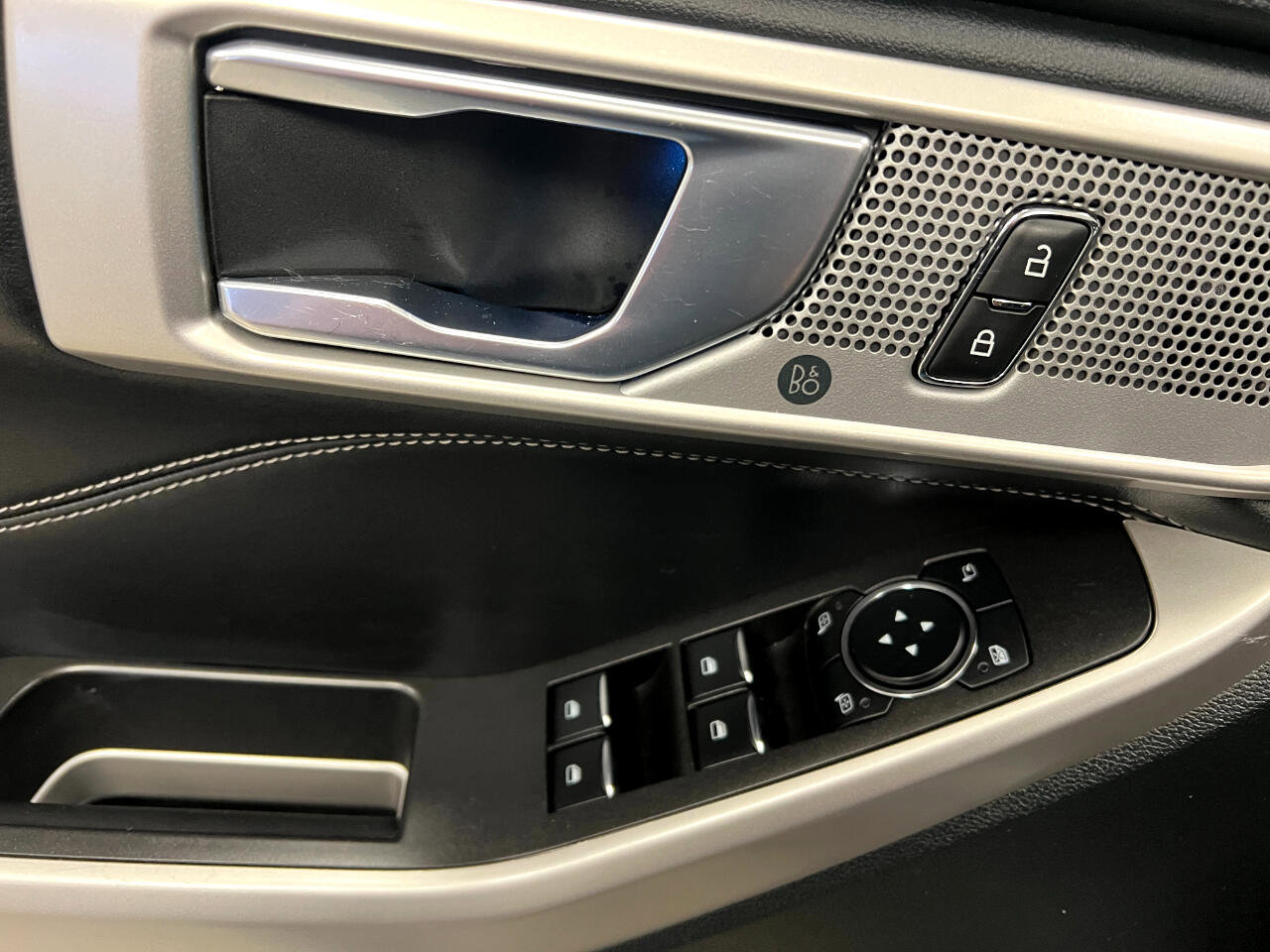 Used 2024 Ford Explorer Limited image 27