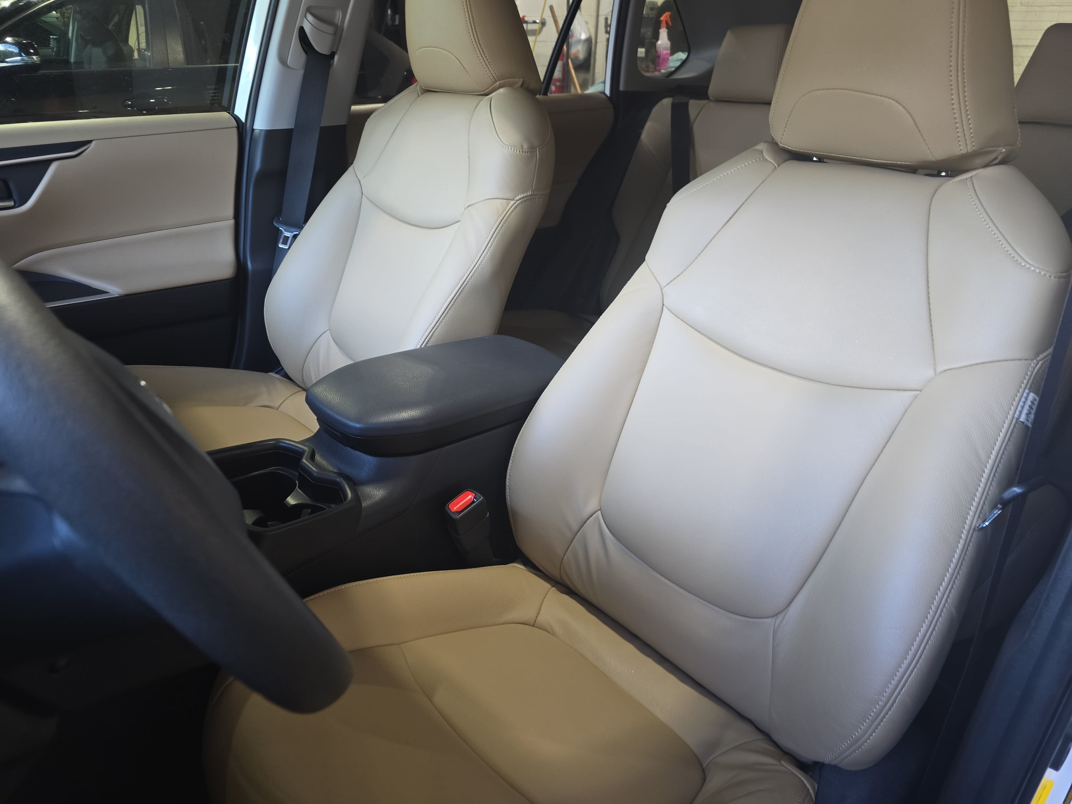 Used 2019 Toyota RAV4 XLE w/ Convenience Package FWD image 16