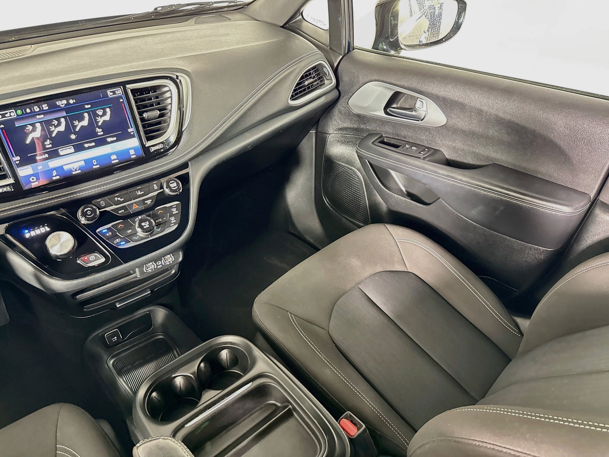 Used 2024 Chrysler Pacifica Touring FWD image 27