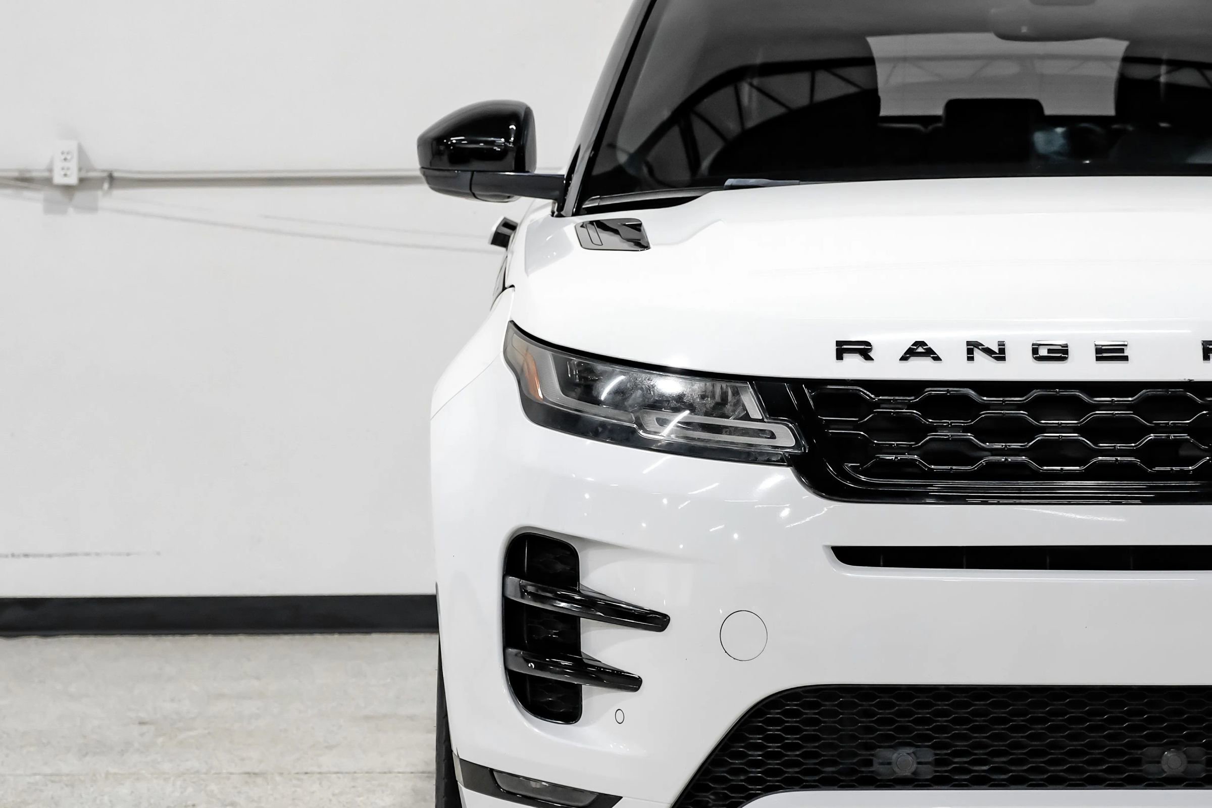 Used 2020 Land Rover Range Rover Evoque R-Dynamic SE image 59