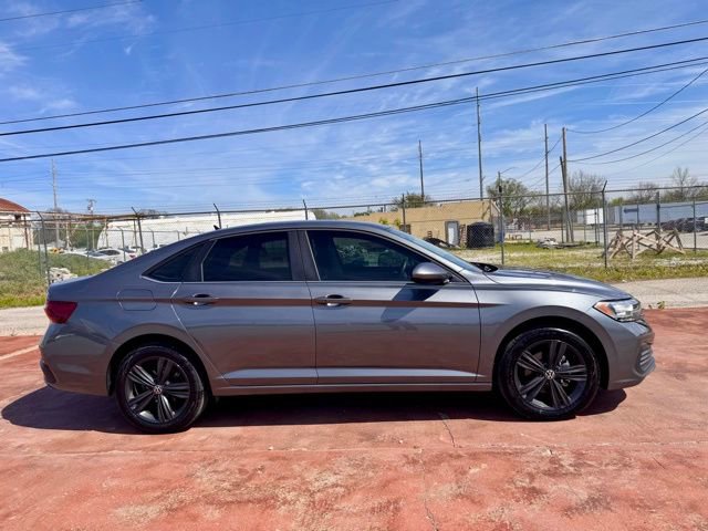 Used 2024 Volkswagen Jetta SE FWD image 4