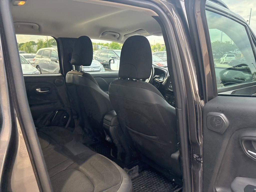 Used 2018 Jeep Renegade Altitude AWD/4WD image 28