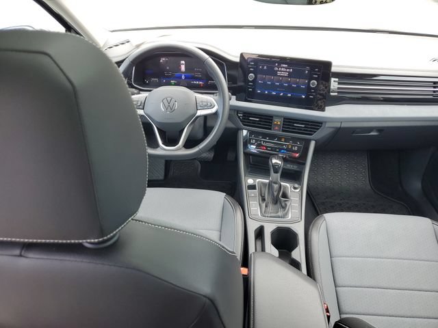 Used 2025 Volkswagen Jetta SE w/ Sunroof Package FWD image 7