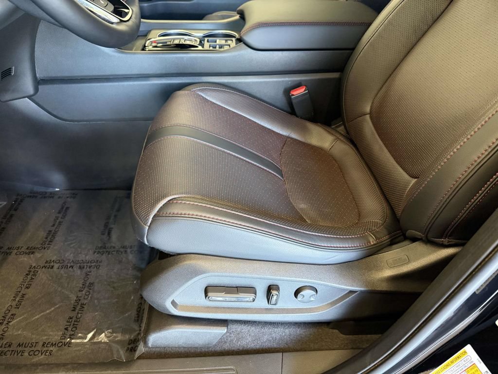 Used 2025 Honda Pilot Black Edition image 3