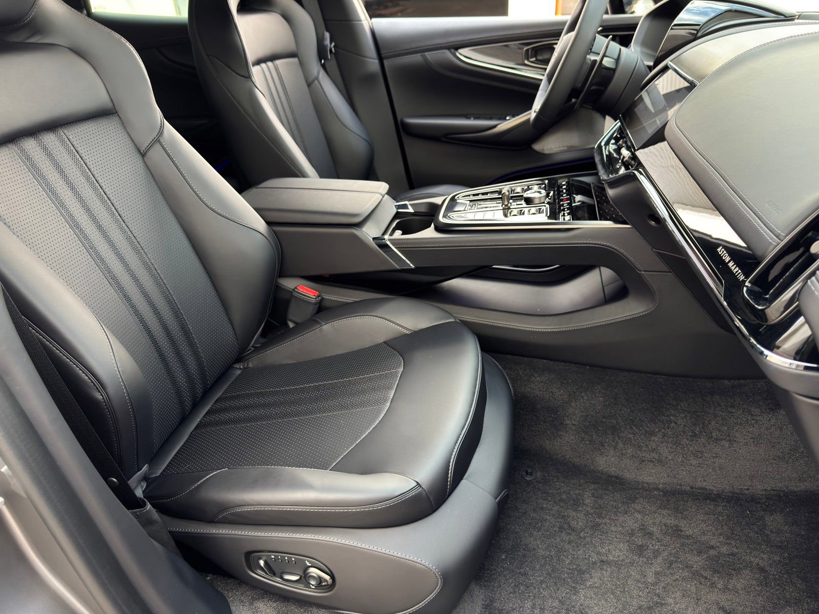 New 2025 Aston Martin DBX 707 image 16