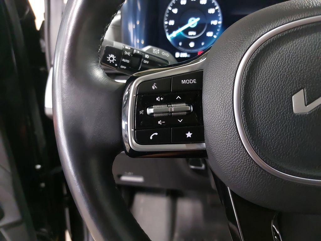 Used 2024 Kia Carnival SX Prestige image 18