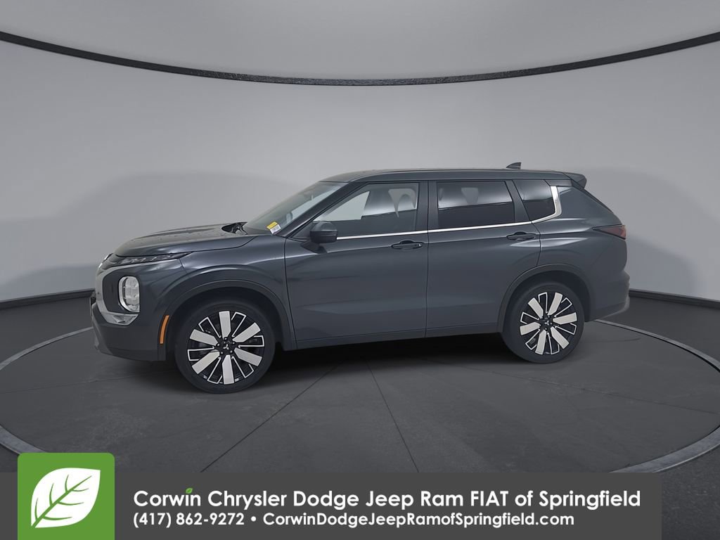 Used 2025 Mitsubishi Outlander SE image 8