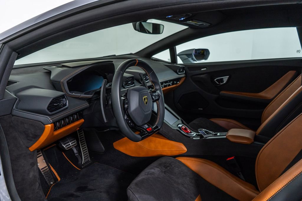 Used 2023 Lamborghini Huracan Tecnica image 4