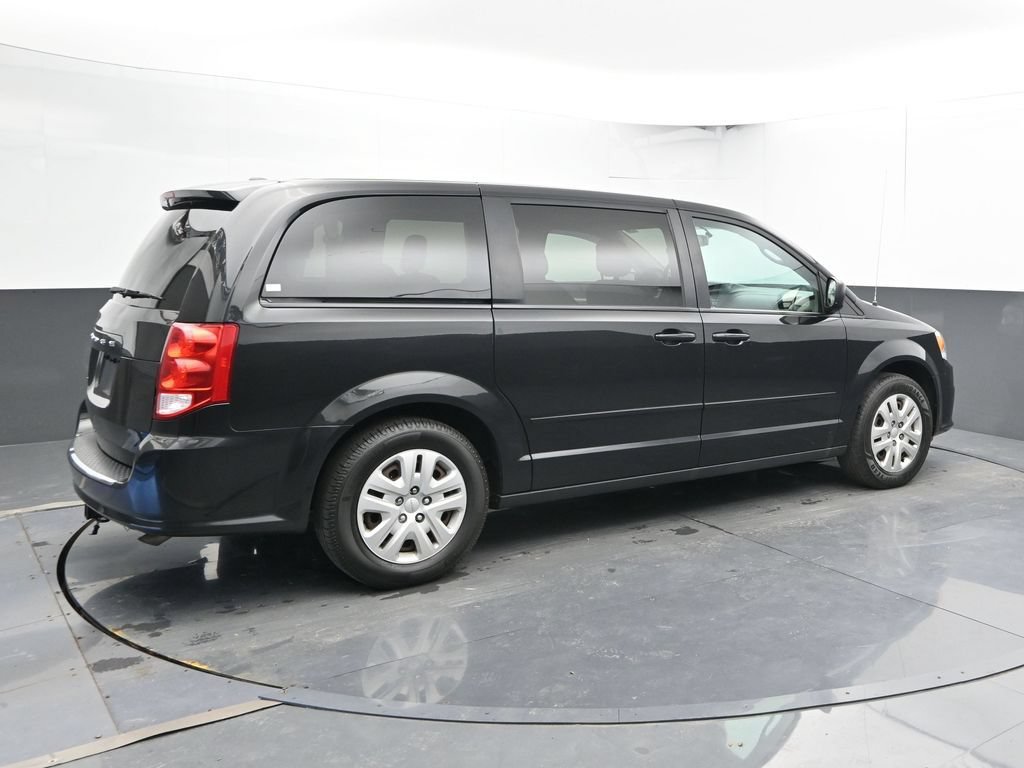 Used 2016 Dodge Grand Caravan SE w/ Quick Order Package 29E SE FWD image 3