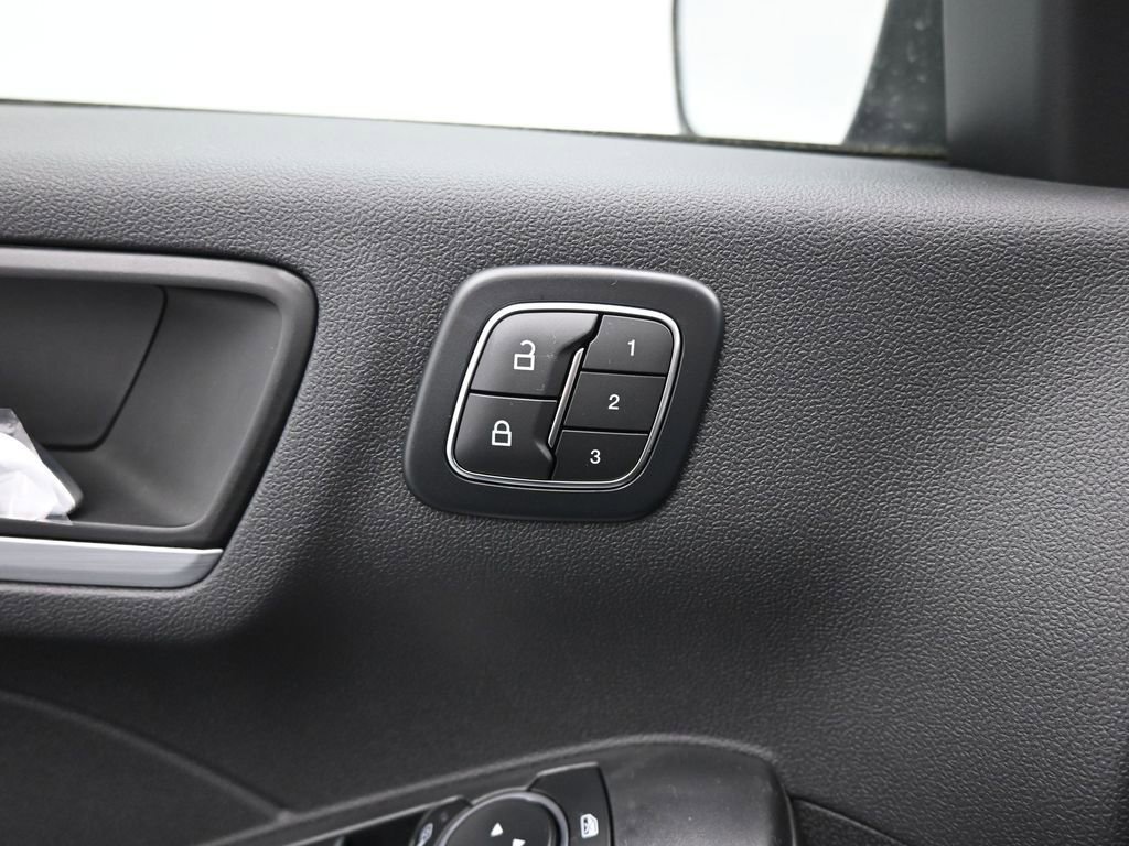 New 2025 Ford Escape SE w/ PHEV Premium Package image 11