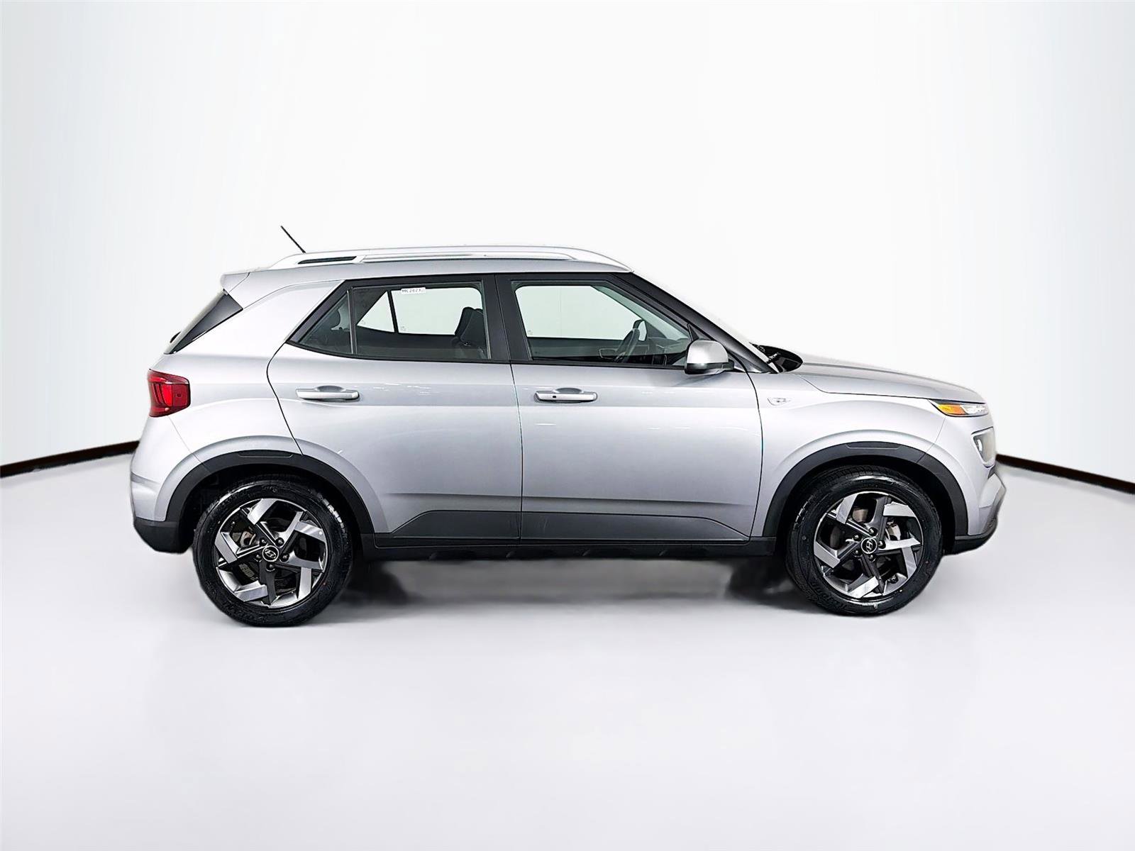 Used 2025 Hyundai Venue SEL FWD image 8