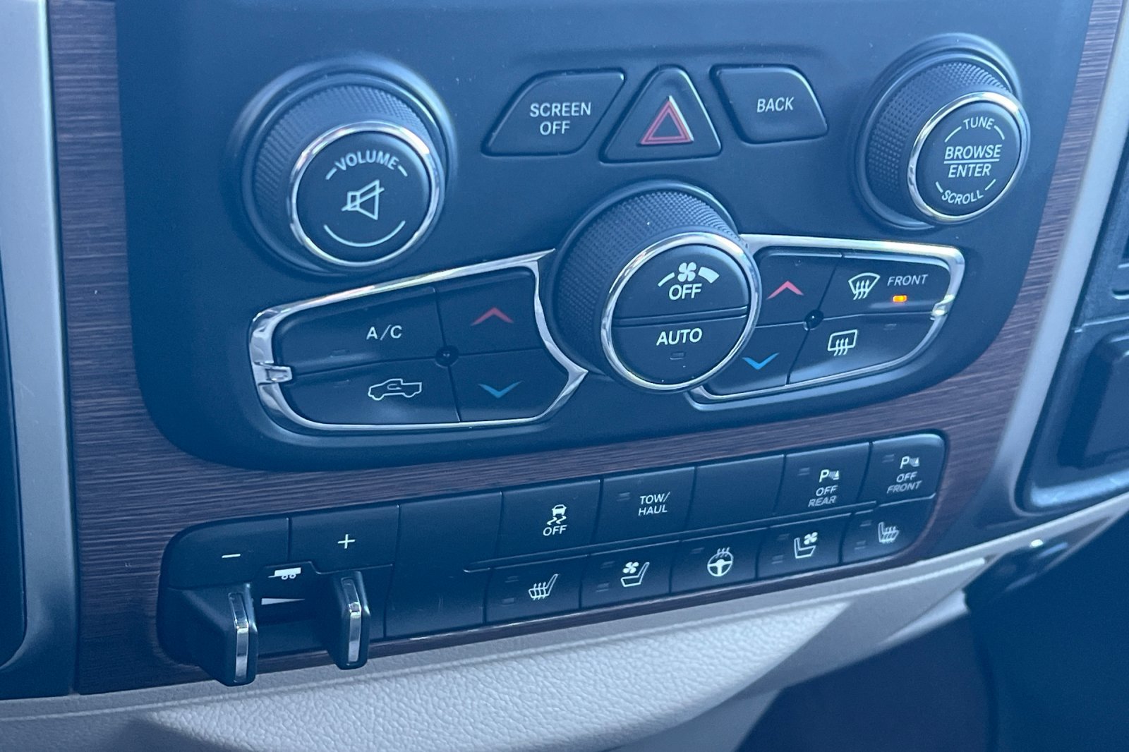 Used 2017 RAM 2500 Laramie w/ Protection Group AWD/4WD image 21