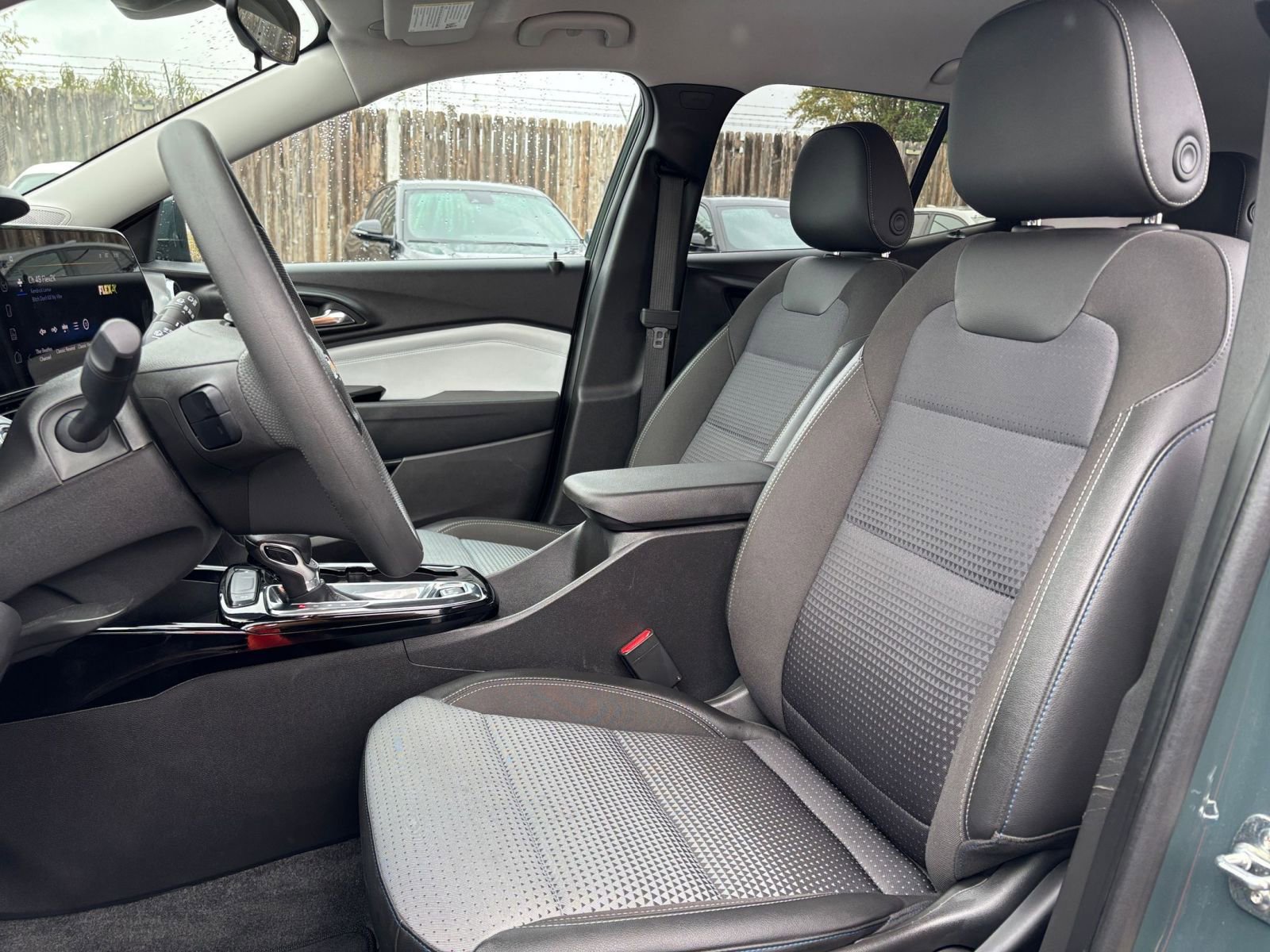 Used 2025 Chevrolet Trax LT image 21