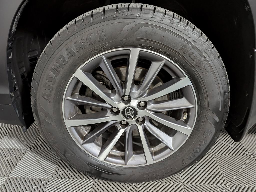Used 2019 Toyota Highlander XLE AWD/4WD image 50