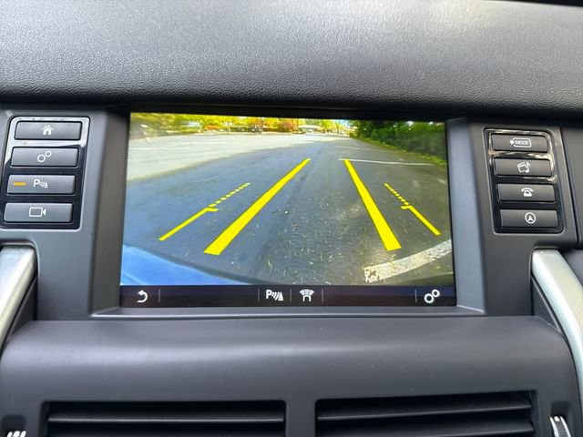 Used 2017 Land Rover Discovery Sport SE image 19