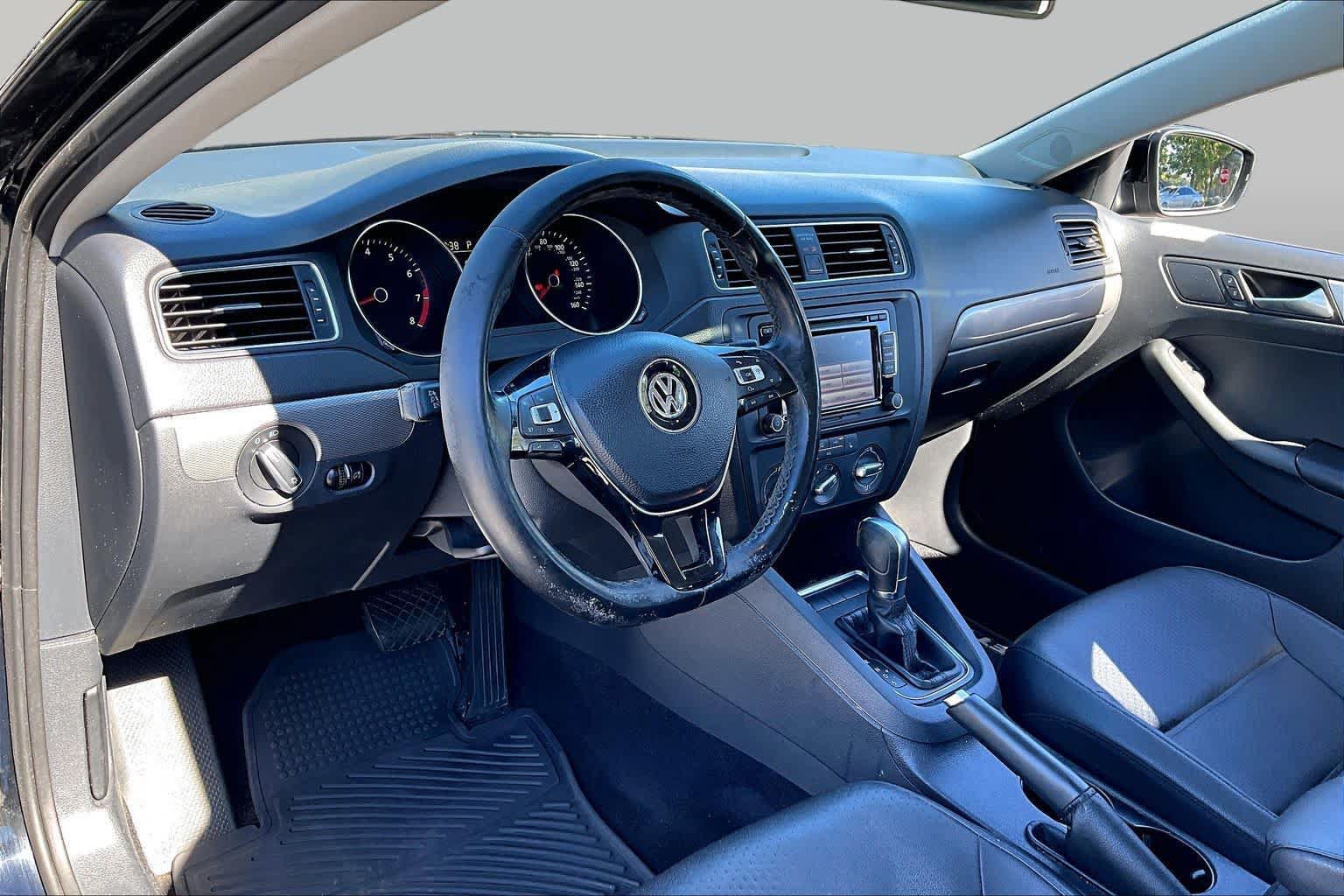Used 2015 Volkswagen Jetta SE FWD image 17