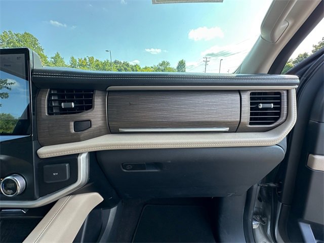 Used 2023 Ford Expedition Limited image 16