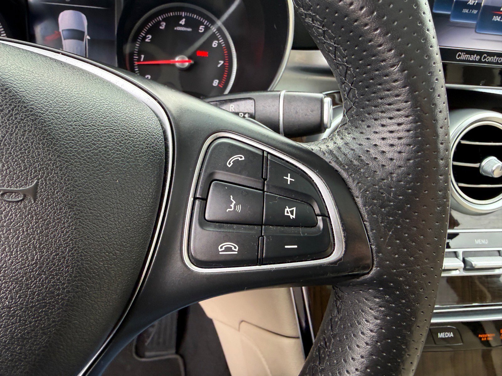 Used 2018 Mercedes-Benz GLC 300 4MATIC image 31