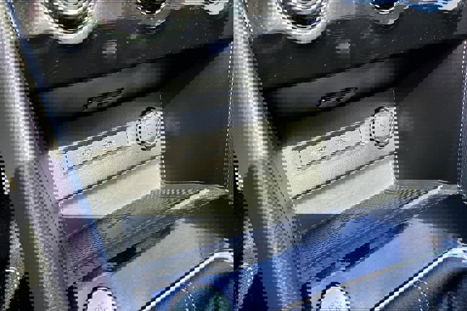 Used 2024 Volkswagen Taos SE image 32