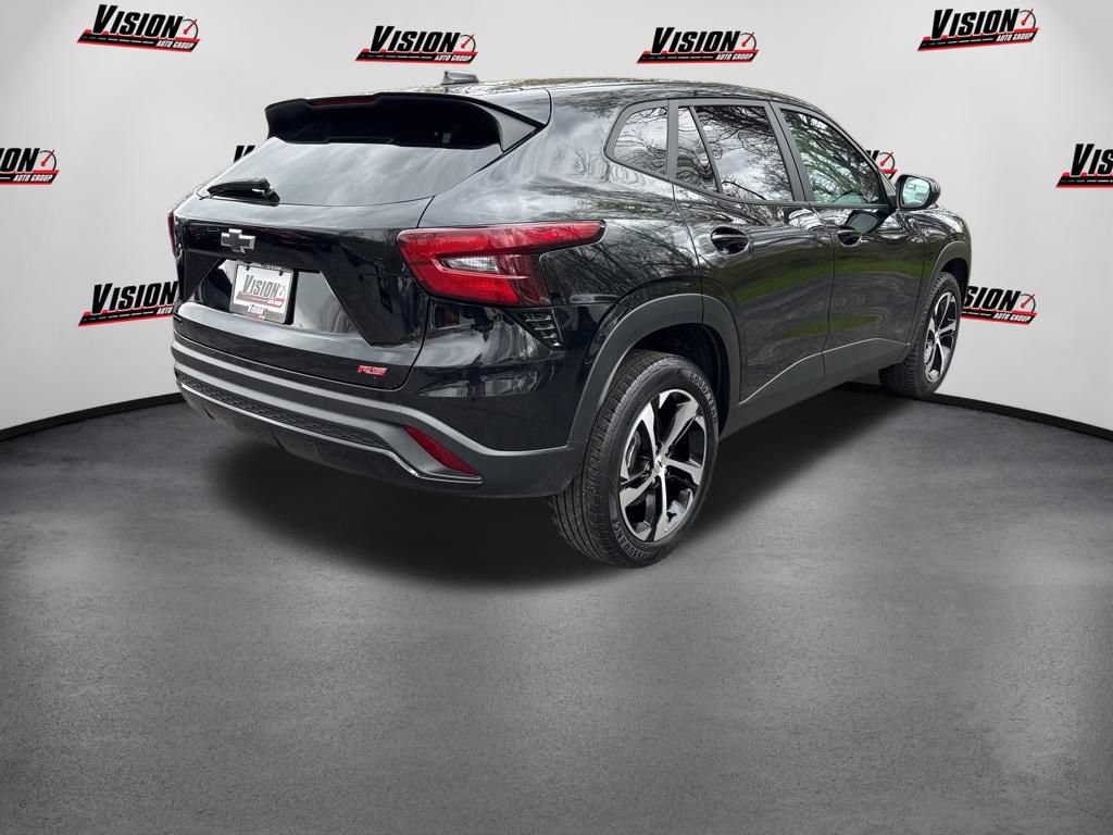 Used 2024 Chevrolet Trax RS w/ Driver Confidence Package FWD image 5