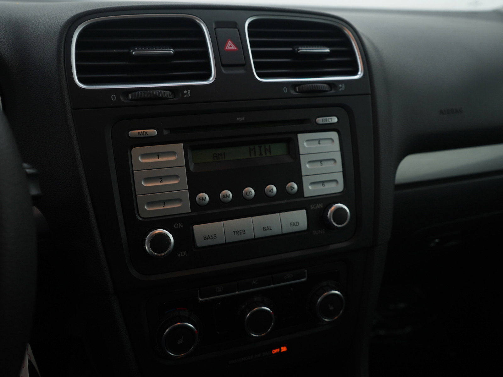 Used 2010 Volkswagen Golf 4-Door image 19