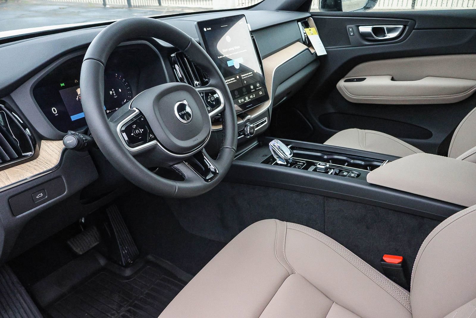 New 2026 Volvo XC60 B5 Core w/ Climate Package image 28