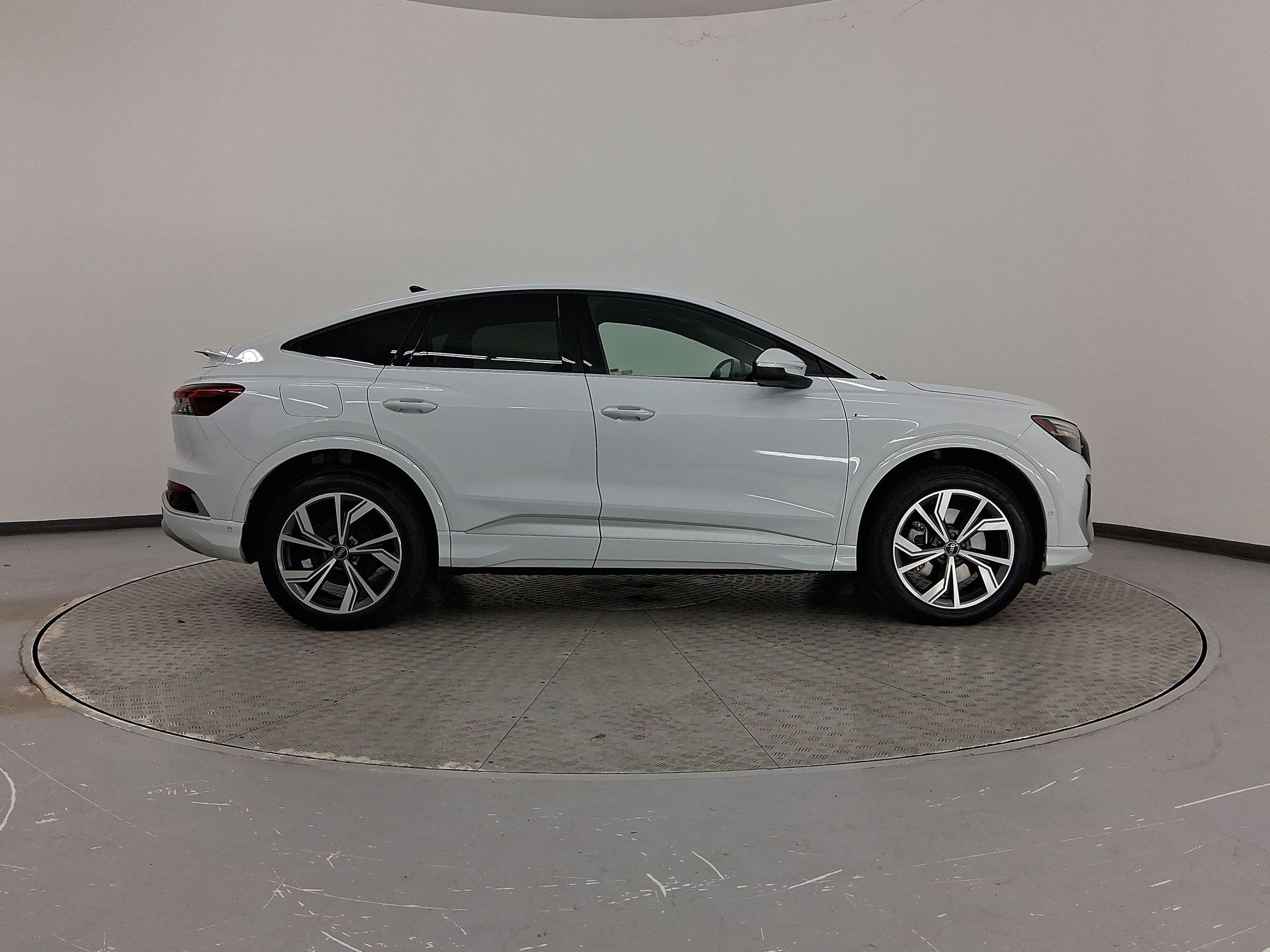 Certified 2023 Audi Q4 e-tron Prestige image 8